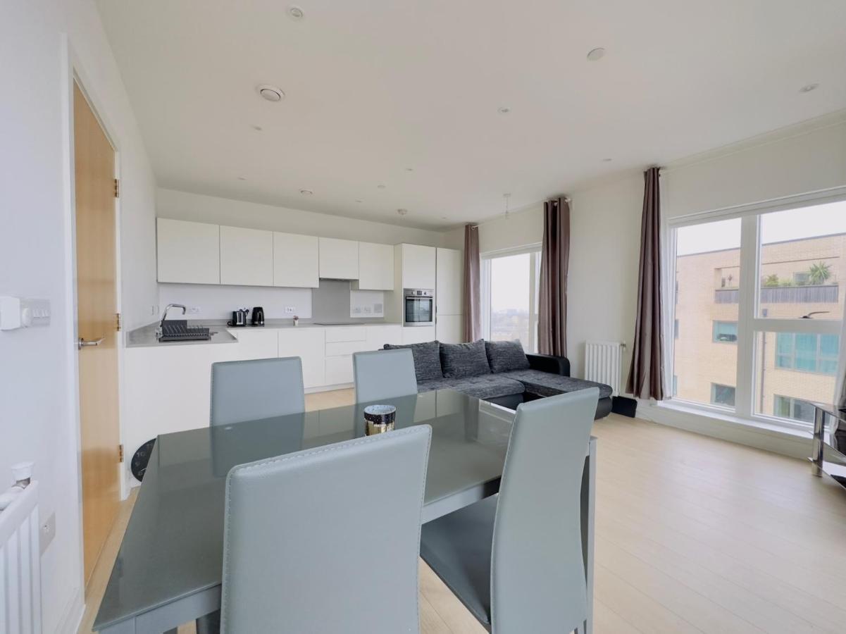 Luxurious Comfy Penthouse - Steps To East Train Station - Views Apartment